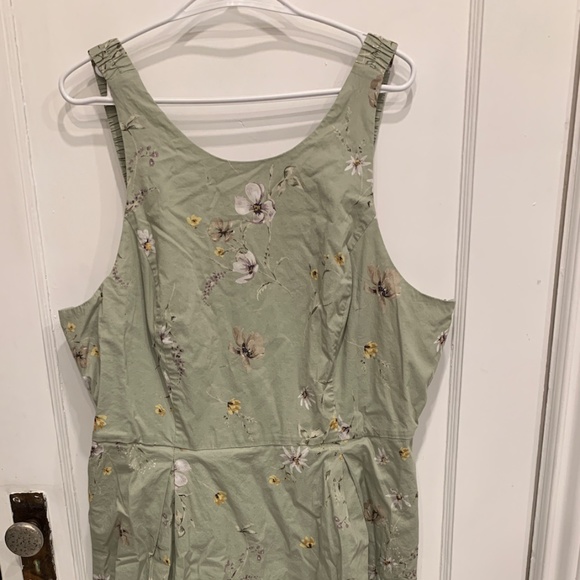 Sleeveless Open Back Fit & Flare Printed Midi Dress Size 2X - Picture 3 of 14